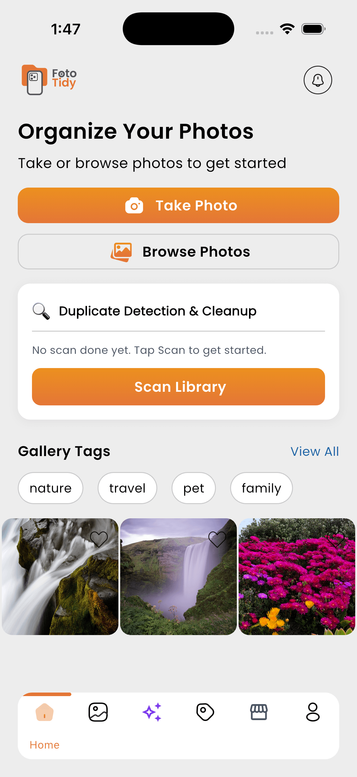 FotoTidy home screen with photo organization and duplicate detection
